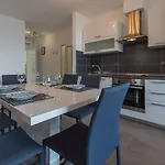 Traumhaftes Nur 100 Meter Zum Mit Herrlichem Meerblick, Sauna, Whirlpool *
