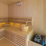 Traumhaftes Nur 100 Meter Zum Mit Herrlichem Meerblick, Sauna, Whirlpool