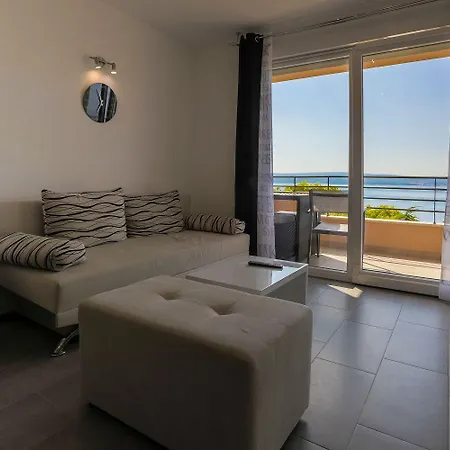 Apartment Traumhaftes Nur 100 Meter Zum Mit Herrlichem Meerblick, Sauna, Whirlpool Dramalj