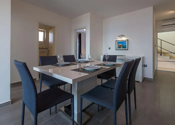 Apartment Traumhaftes Nur 100 Meter Zum Mit Herrlichem Meerblick, Sauna, Whirlpool Dramalj