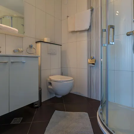 아파트 Traumhaftes Nur 100 Meter Zum Mit Herrlichem Meerblick, Sauna, Whirlpool